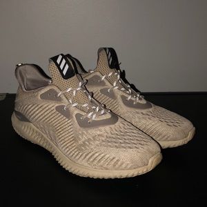 Sneakers - Adidas Alpha bounce